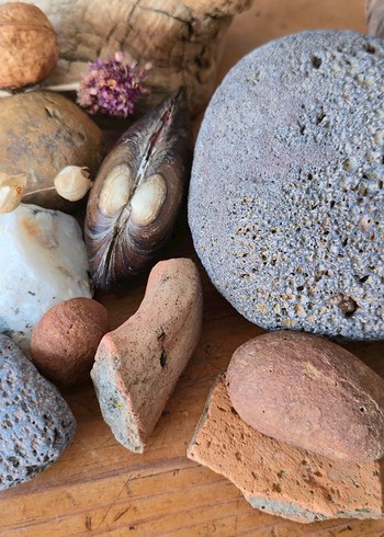 Dekoratif Gözenekli Gri Taş ve Doğal Objeler - Görsel 2