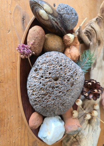 Dekoratif Gözenekli Gri Taş ve Doğal Objeler - Görsel 9