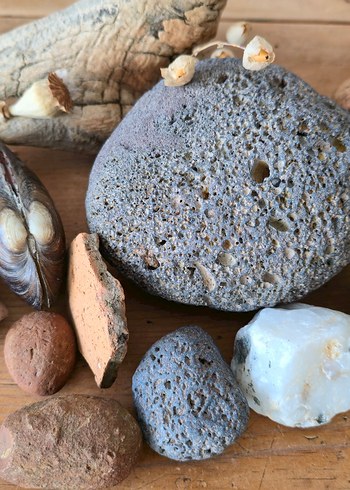 Dekoratif Gözenekli Gri Taş ve Doğal Objeler - Görsel 6