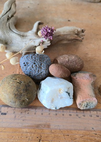 Dekoratif Gözenekli Gri Taş ve Doğal Objeler - Görsel 7