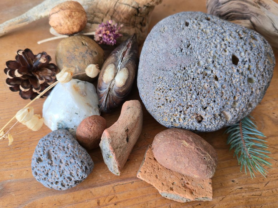 Dekoratif Gözenekli Gri Taş ve Doğal Objeler - Görsel 2