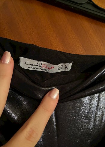 Quzu Drapeli Parlak Siyah Deri Mini Şort