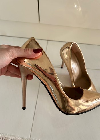Kadın Parlak Altın Stiletto Topuklu Ayakkabı