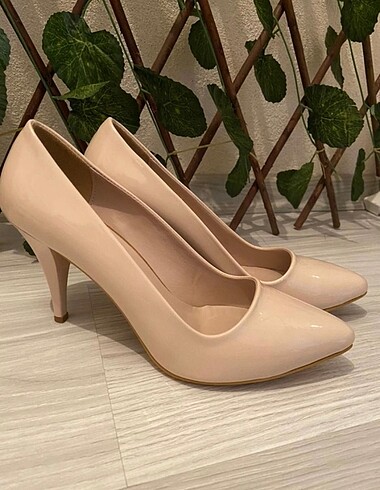 Kadın stiletto topuklu ayakkabı
