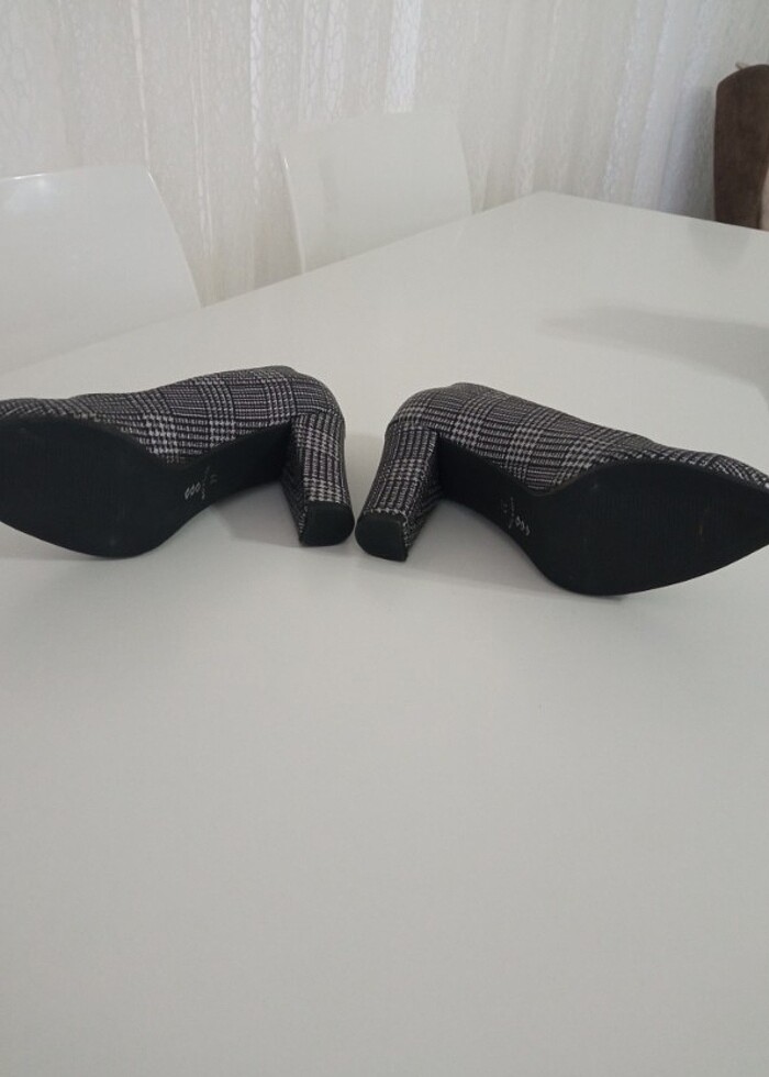 Zaralım topuklu ayakkabı - Görsel 4