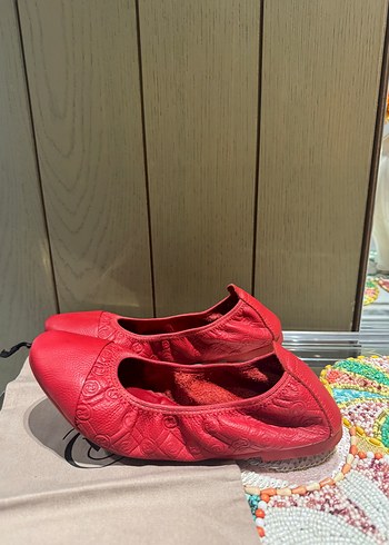 38 Beden kırmızı Renk Vakko monogram babet