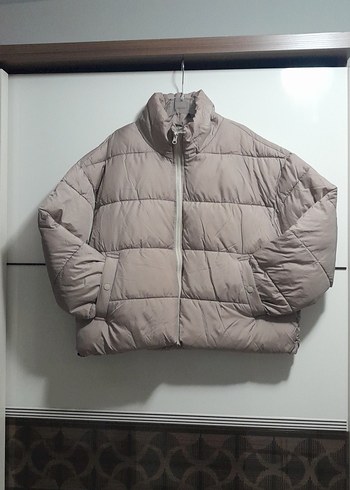 STRADIVARIUS. M bedene de uygun.