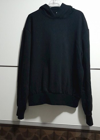 H&M. Sweatshirt. M bedene de uygun.