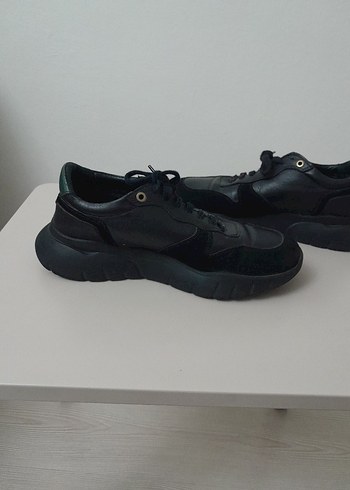 39 Beden siyah Renk Siyah, bağcıklı spor ayakkabı.