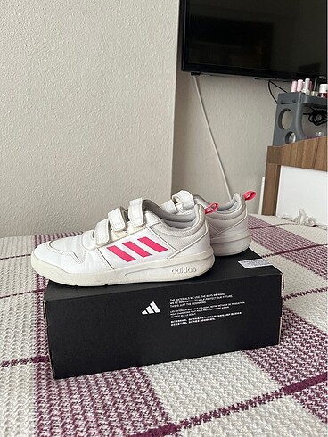 Adidas spor ayakkabı