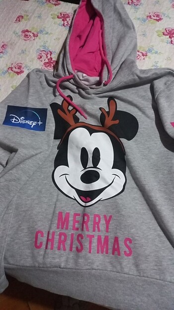 Disnep sweetshirt