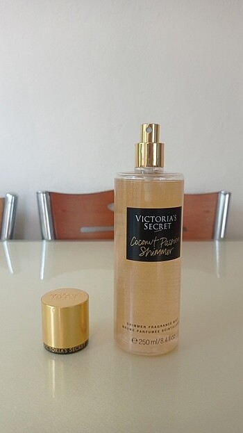 Victoria s Secret Victoria's Secret Coconut Passion Shimmer Işıltılı Mist Vücut Sp