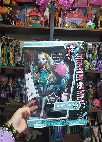Monster high lagoona blue schools out 