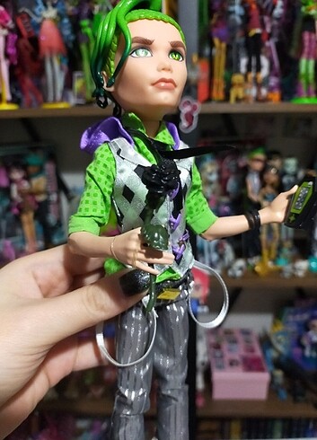 Beden Monster high dawn of dance deuce