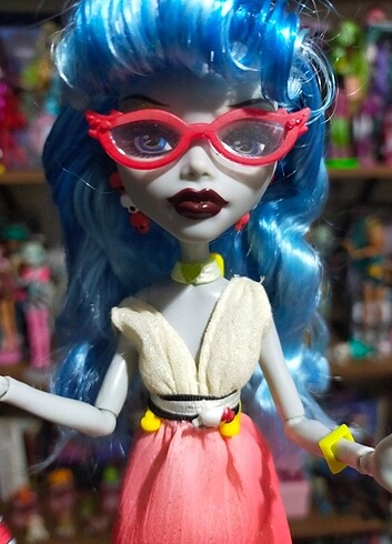 Beden Monster high dawn of dance ghoulia