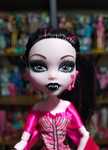  Beden Monster high dawn of dance draculaura