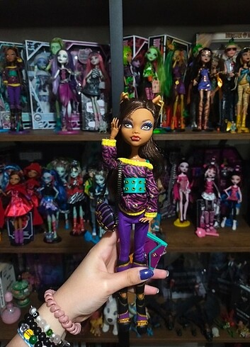 Monster high school's out clawdeen