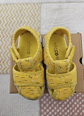 24 Beden VİCCO ÇOCUK SANDALET