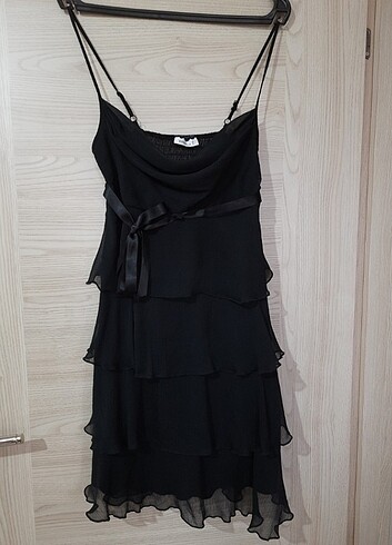 36 Beden siyah Renk Siyah şifon fırfırlı gece elbisesi