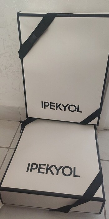 2 tane İpekyol kutuları