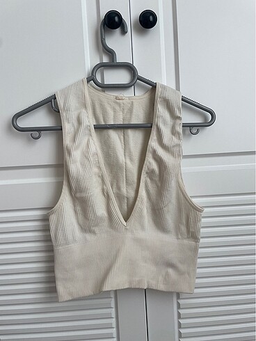 urban outfitters crop beyaz