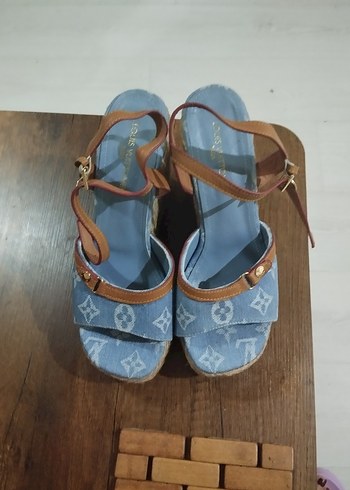 Louis Vuitton Mavi Denim Kadın Dolgu Topuklu Sandalet