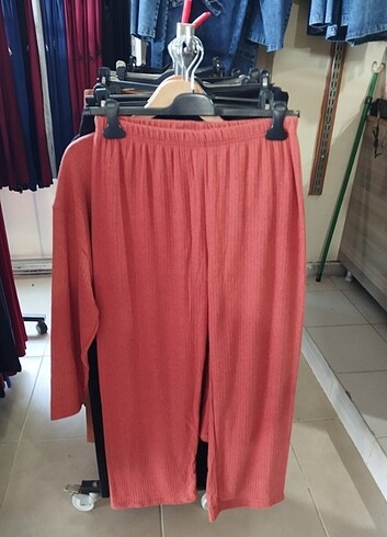Diğer 5xl alt üst takım küçük bedeni de var