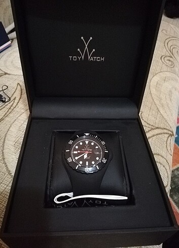 Beden siyah Renk Toy watch orijinal kendi kutusunda saat