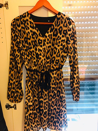 Leopar desenli elbise