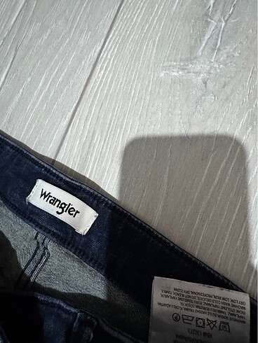 m Beden Wrangler dar paça kot