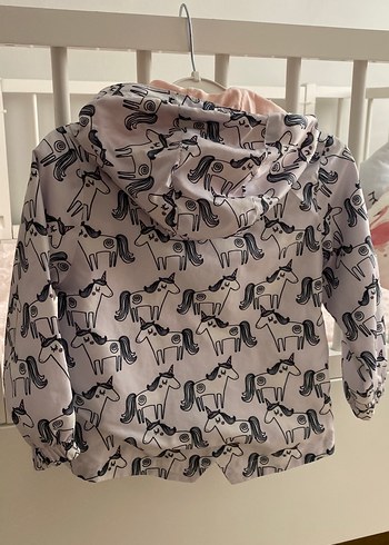 Kız Çocuk Gri Baskılı Fermuarlı Yağmurluk - Görsel 2