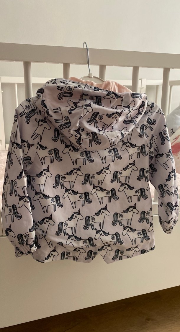 Kız Çocuk Gri Baskılı Fermuarlı Yağmurluk - Görsel 2