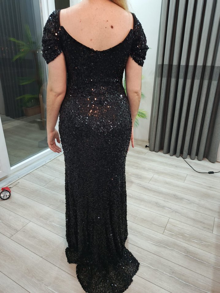 Pul İşlemeli Siyah Uzun V Yaka Abiye Elbise - Görsel 2