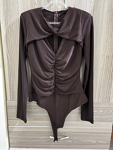 Pencere detaylı çıtçıtlı body