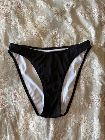 Siyah bikini altı