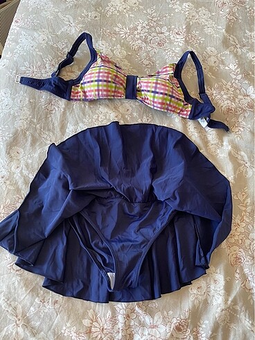 38 Beden Şortlu etek ve bikini üstü takımı