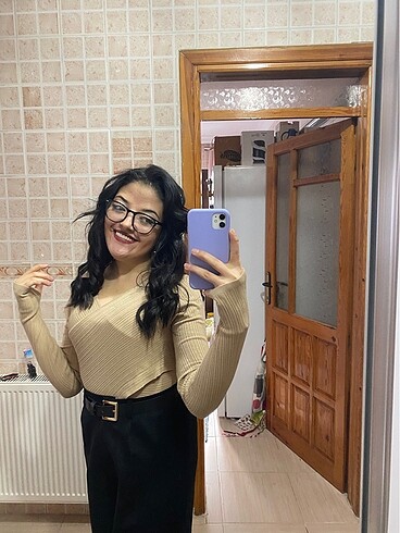 Parmak geçmeli krem rengi crop