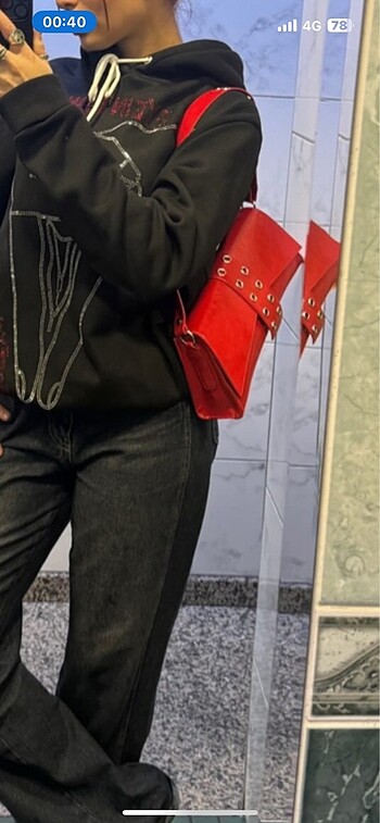 kırmızı çanta - Görsel 2