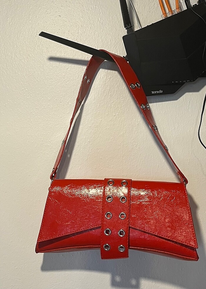 kırmızı çanta - Görsel 3