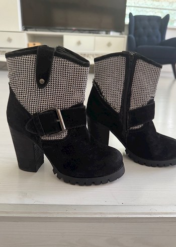 TASARIM GRİ-SİYAH  METAL DETAYLI SÜET  BOT - Görsel 8