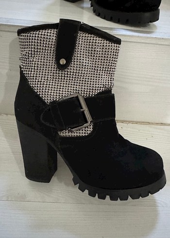 TASARIM GRİ-SİYAH  METAL DETAYLI SÜET  BOT - Görsel 13