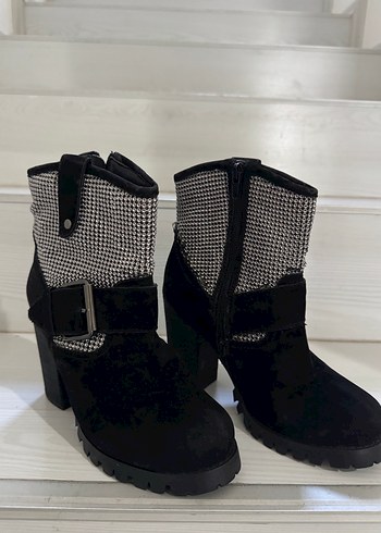 TASARIM GRİ-SİYAH  METAL DETAYLI SÜET  BOT - Görsel 11