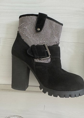 TASARIM GRİ-SİYAH  METAL DETAYLI SÜET  BOT - Görsel 5