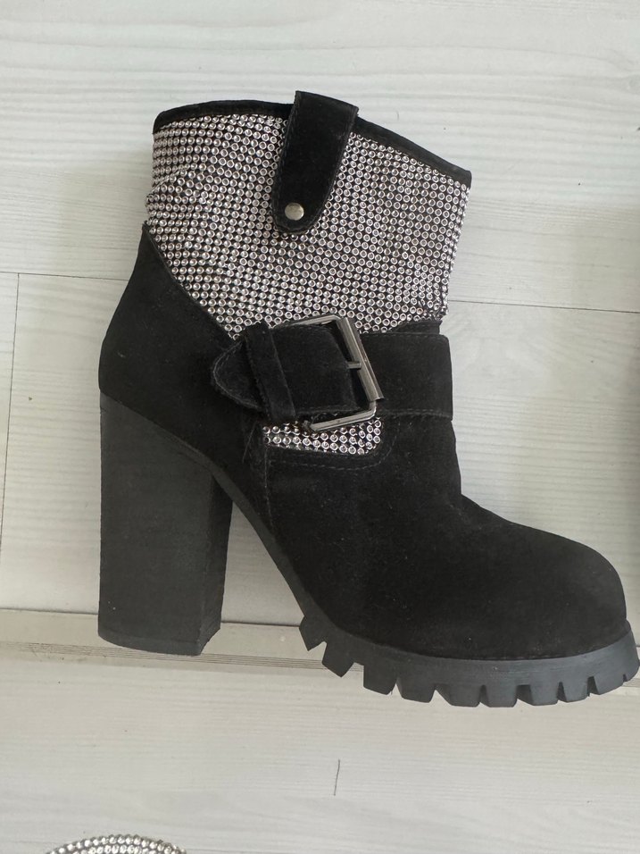 TASARIM GRİ-SİYAH  METAL DETAYLI SÜET  BOT - Görsel 5