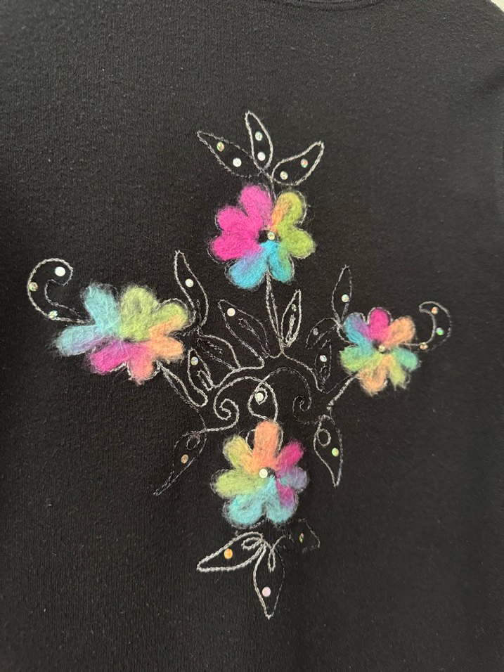 KEÇELİ ÇİÇEK İŞLEMELİ SİYAH  TRİKO - Görsel 3