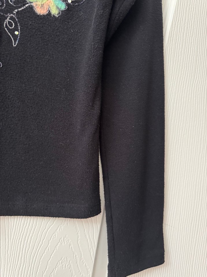 KEÇELİ ÇİÇEK İŞLEMELİ SİYAH  TRİKO - Görsel 5