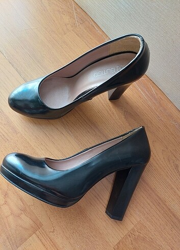 Butigo Siyah Kalın Topuklu Ayakkabı