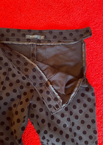 Siyah Puantiyeli Düğmeli Kadın Kumaş Pantolon - Görsel 4