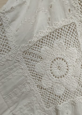 Beyaz Dantel Detaylı Kapüşonlu Ceket - Görsel 3