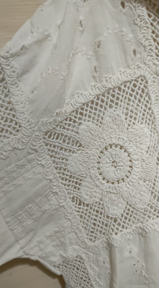 Beyaz Dantel Detaylı Kapüşonlu Ceket - Görsel 3